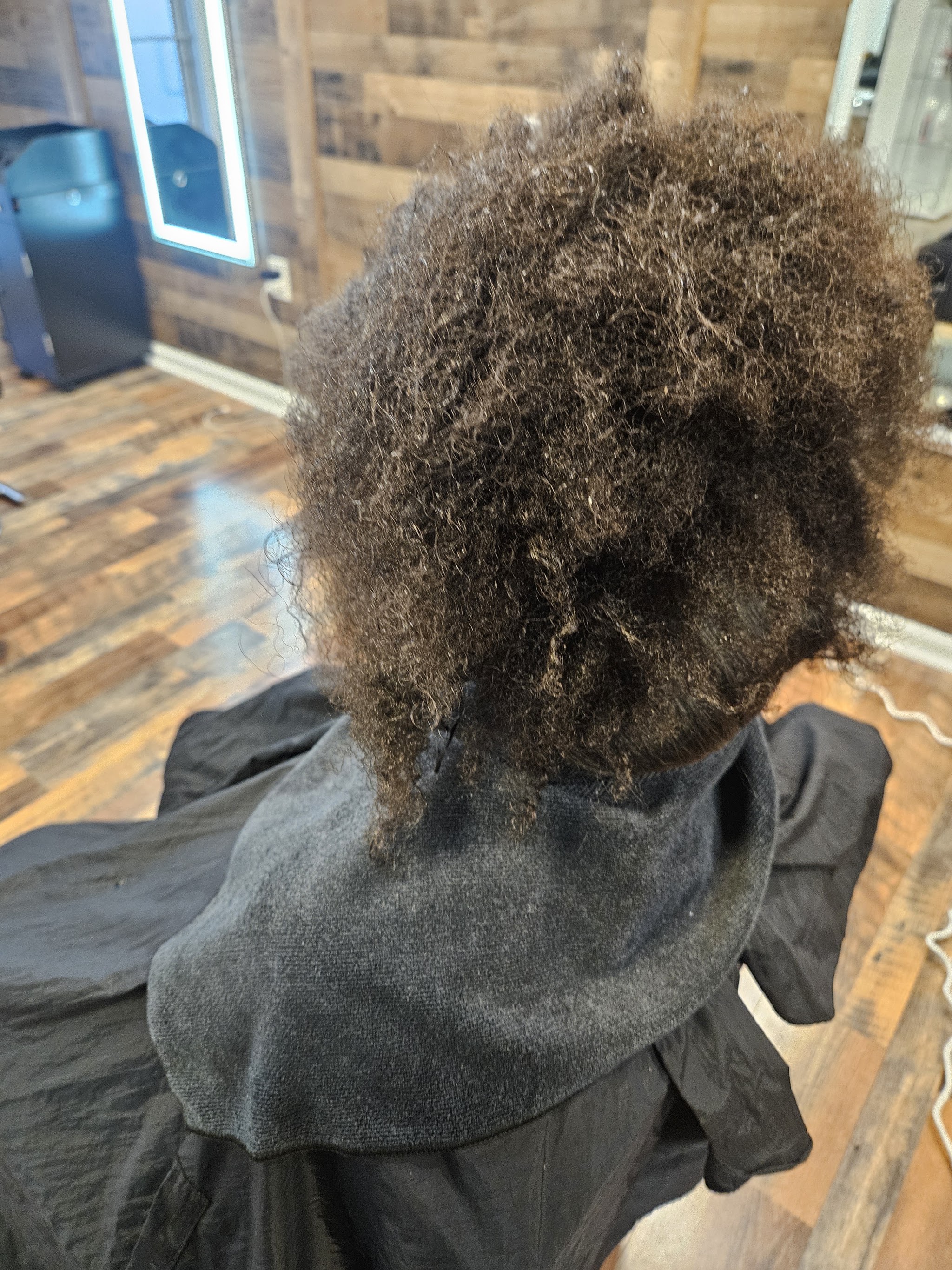 Curly hair in the salon chair
